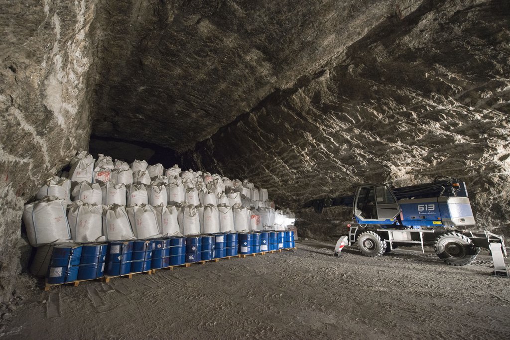 Bildmotiv der untertägigen Einlagerung von Abfällen in Big Bags und Fässern
