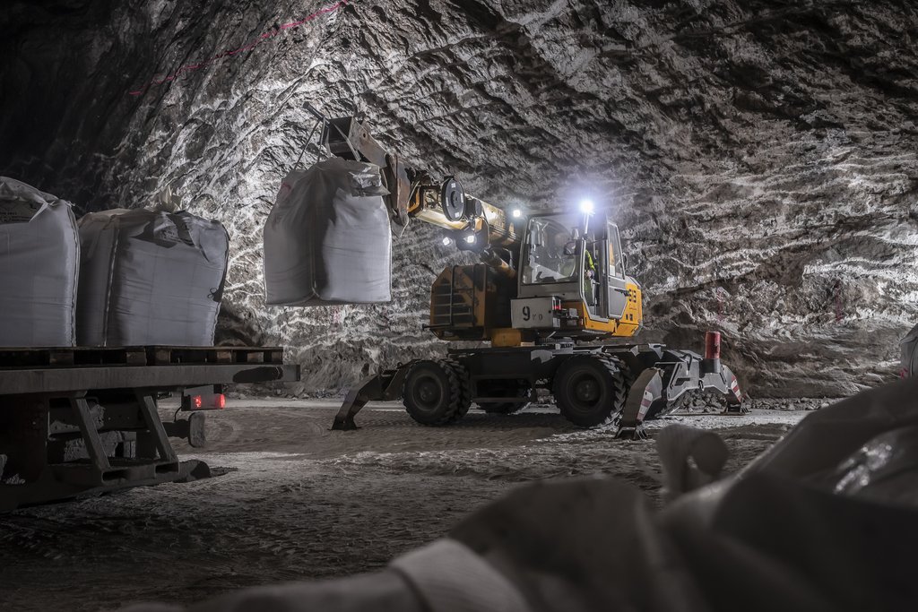 Bildmotiv der untertägigen Entladung eines LKWs mit Big Bags